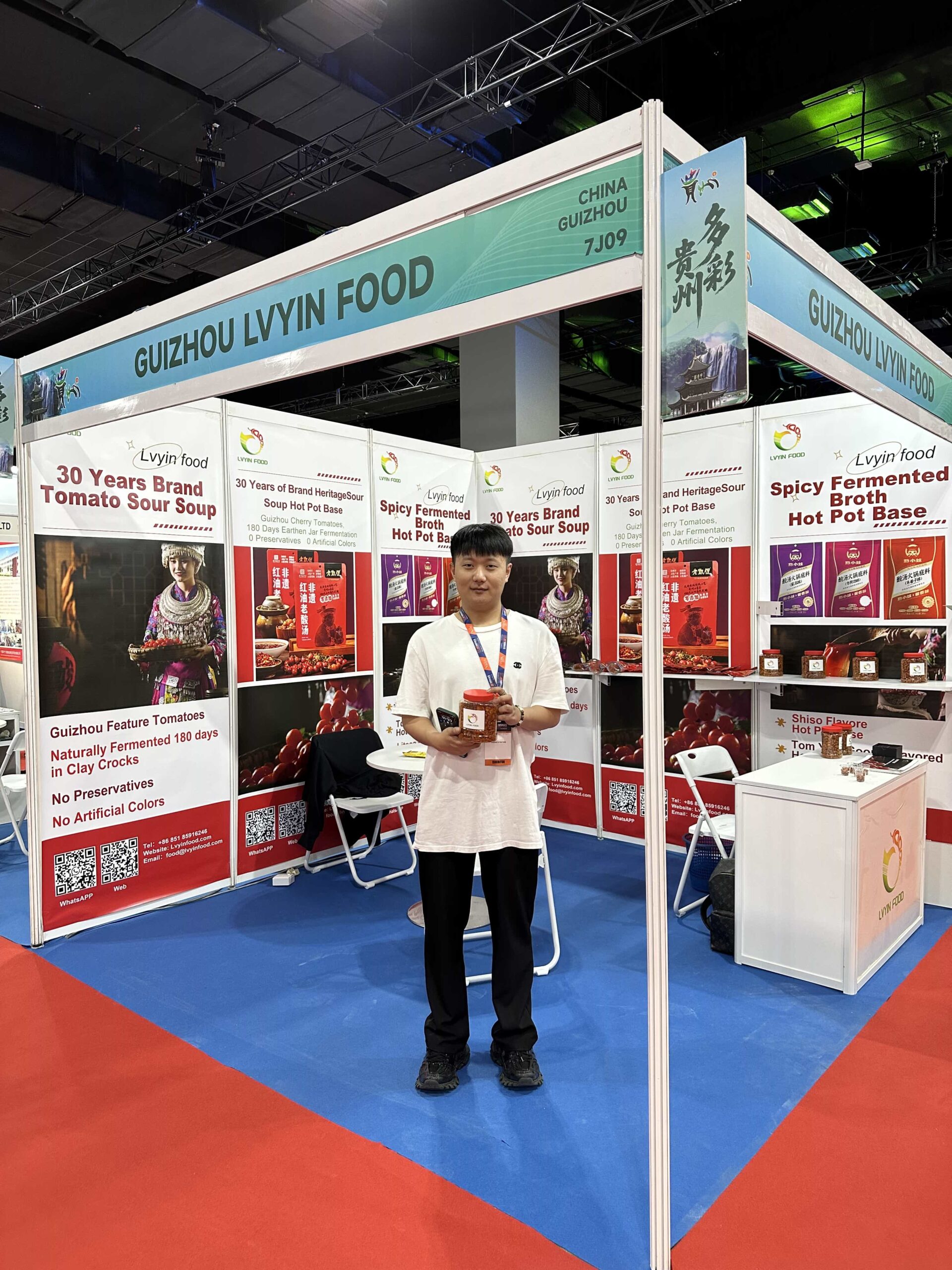 Guizhou Lvyin Food team with buyers at Malaysia Halal Food Expo